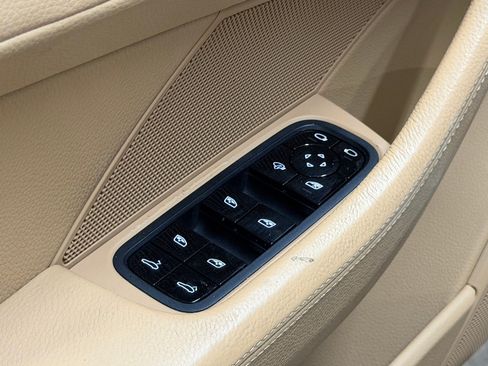 Used 2018 Porsche Panamera 4 AWD/4WD image 36
