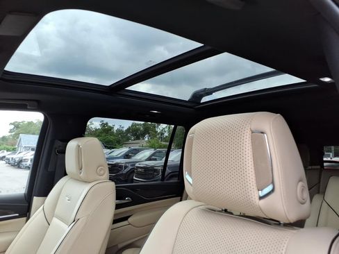 Used 2021 Cadillac Escalade ESV Premium Luxury w/ Performance Package AWD/4WD image 29