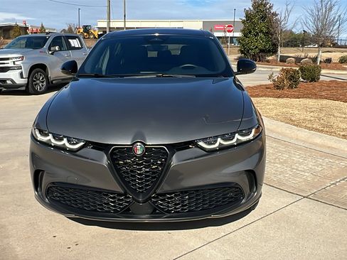 Used 2025 Alfa Romeo Tonale image 3