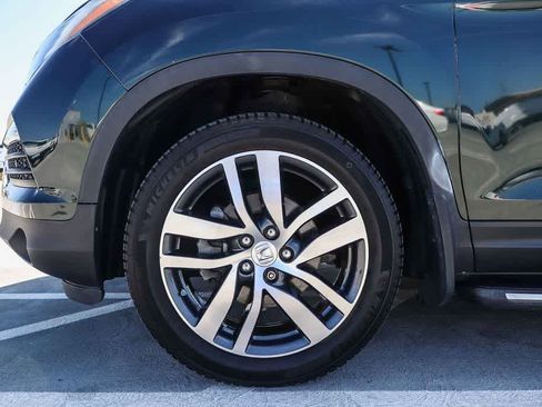 Used 2017 Honda Pilot Touring image 11