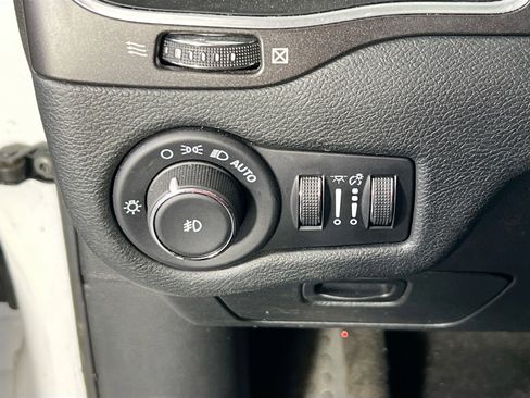 Used 2022 Jeep Cherokee Trailhawk w/ Sun, Sound & Nav Group image 10