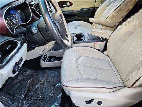 Used 2017 Chrysler Pacifica Limited w/ UConnect Theater Package image 16
