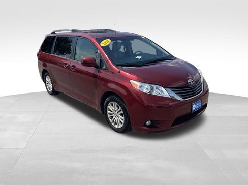 Used 2014 Toyota Sienna XLE FWD image 8