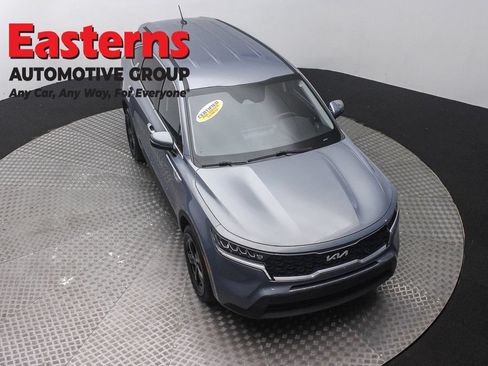 Used 2023 Kia Sorento LX AWD/4WD image 3