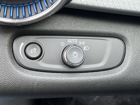 New 2026 Chevrolet Trax LT w/ Sunroof Package image 20