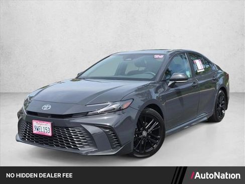 Used 2026 Toyota Camry SE FWD image 1