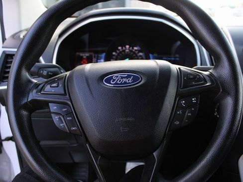 Used 2021 Ford Edge SE image 18