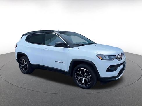 Used 2025 Jeep Compass Limited image 2