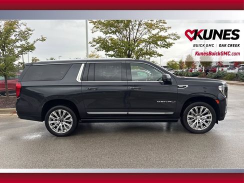 Used 2023 GMC Yukon XL Denali image 4