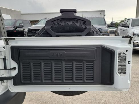 Used 2024 Jeep Wrangler Unlimited Sport AWD/4WD image 8