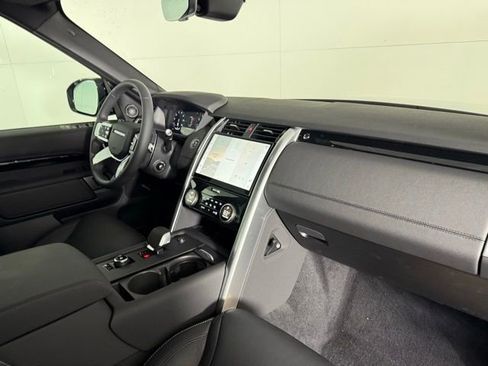 Certified 2025 Land Rover Discovery S image 34
