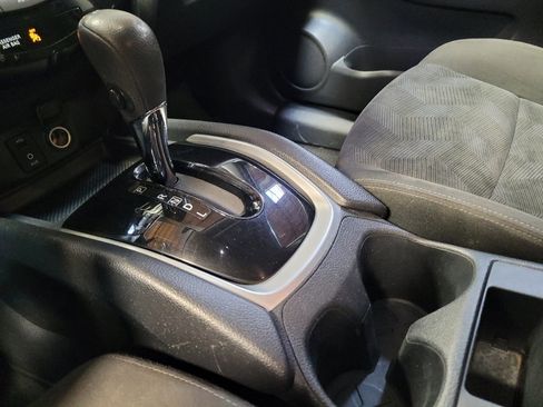 Used 2016 Nissan Rogue SV FWD image 26