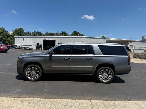Used 2020 Cadillac Escalade ESV Platinum RWD image 2