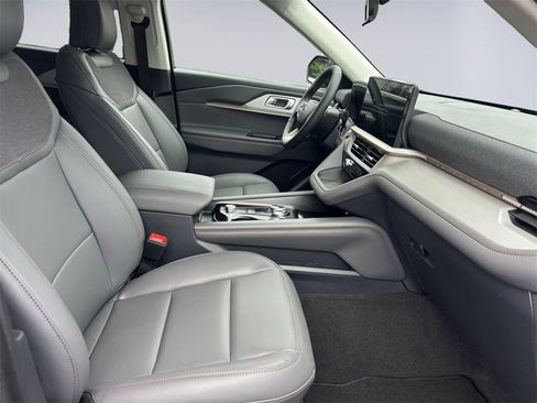 New 2025 Ford Explorer Active w/ Active Comfort Package image 17