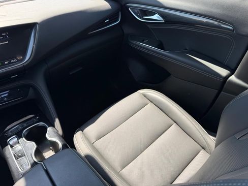 Used 2023 Buick Envision Essence FWD image 18