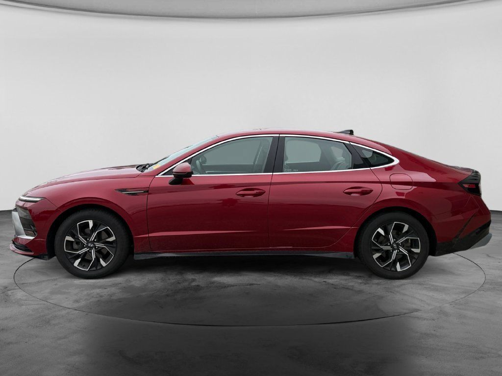 Used 2025 Hyundai Sonata SEL FWD image 5