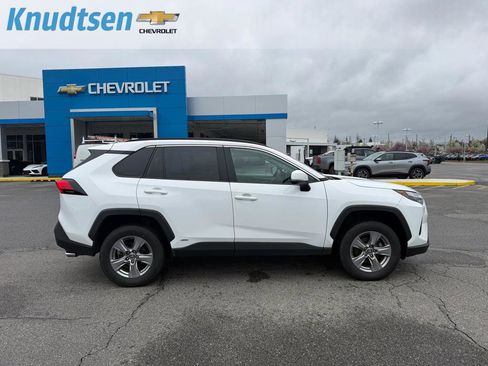 Used 2022 Toyota RAV4 XLE image 8