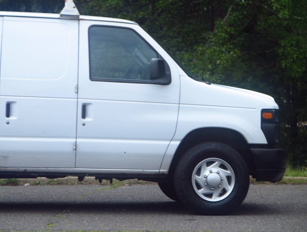 Used 2013 Ford E-250 and Econoline 250 w/ Commercial Cargo Van Pkg RWD image 22