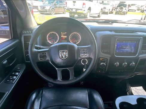 Used 2017 RAM 1500 Express w/ Express Value Package AWD/4WD image 5