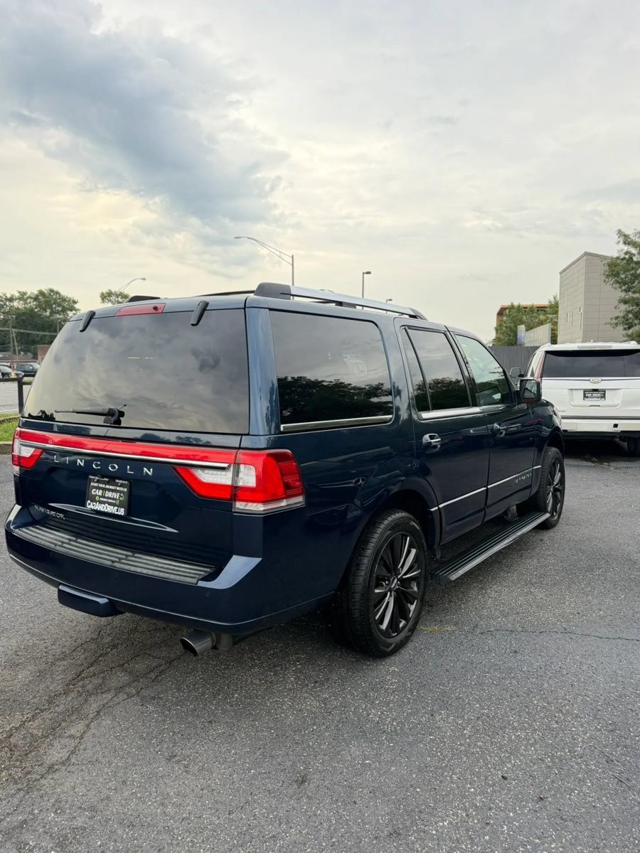Used 2017 Lincoln Navigator Select AWD/4WD image 5