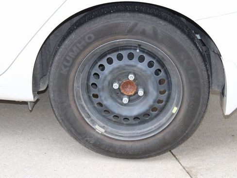 Used 2024 Nissan Versa S w/ Trunk Package image 24