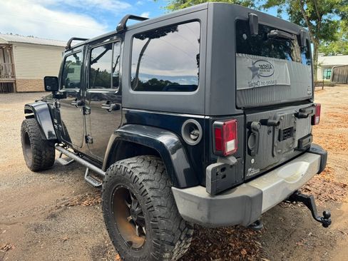 Used 2013 Jeep Wrangler Unlimited Sahara w/ Dual Top Group AWD/4WD image 2