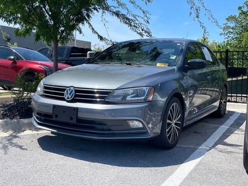 Used 2015 Volkswagen Jetta Sport FWD image 3
