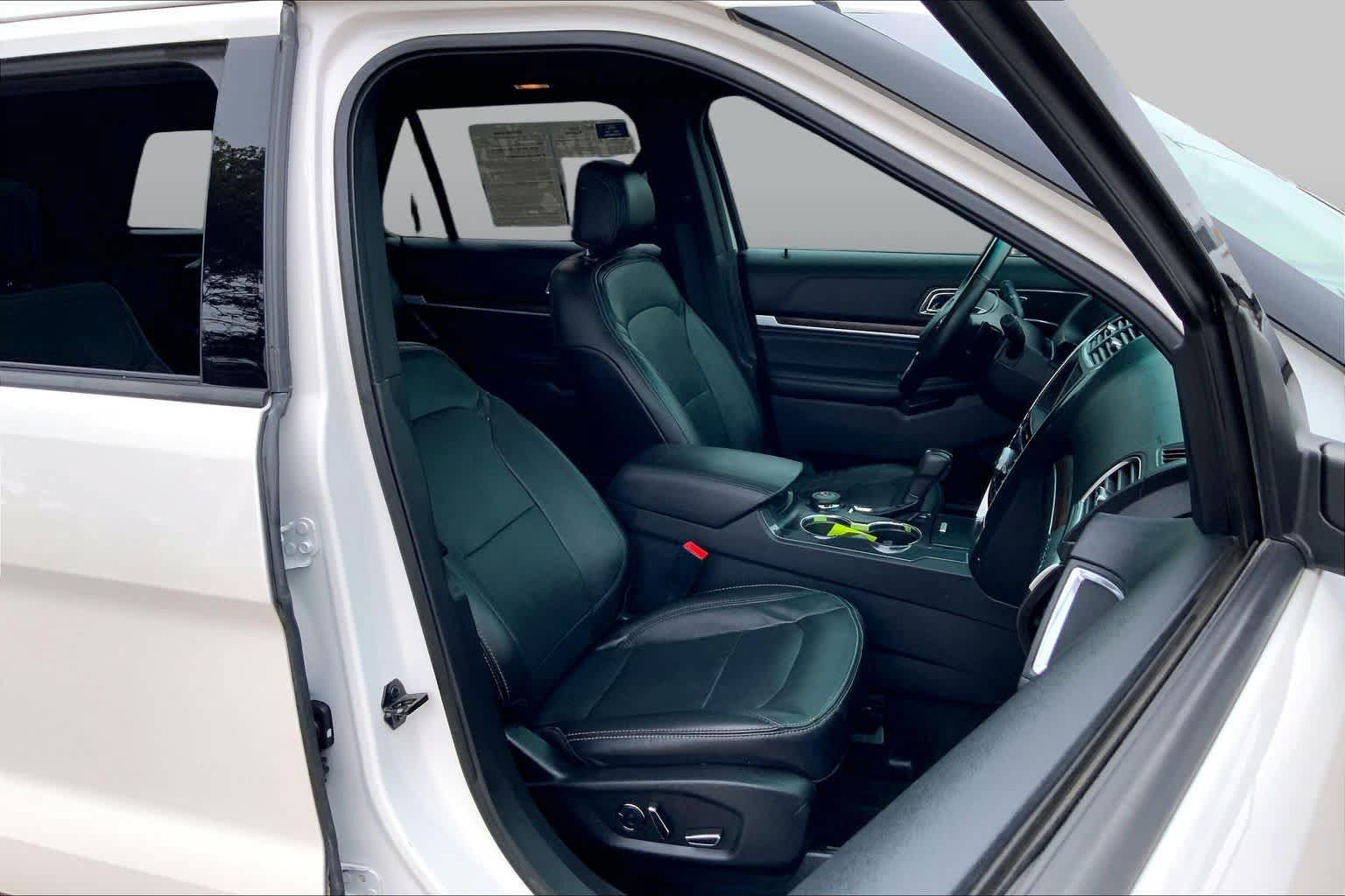 Used 2017 Ford Explorer Limited w/ Equipment Group 303A AWD/4WD image 8