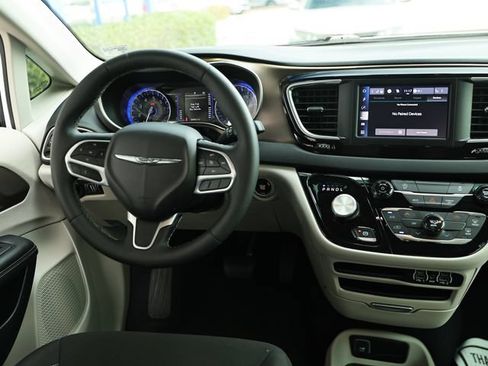 Used 2024 Chrysler Voyager LX FWD image 24