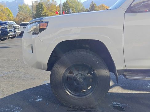 Used 2018 Toyota 4Runner SR5 Premium image 35