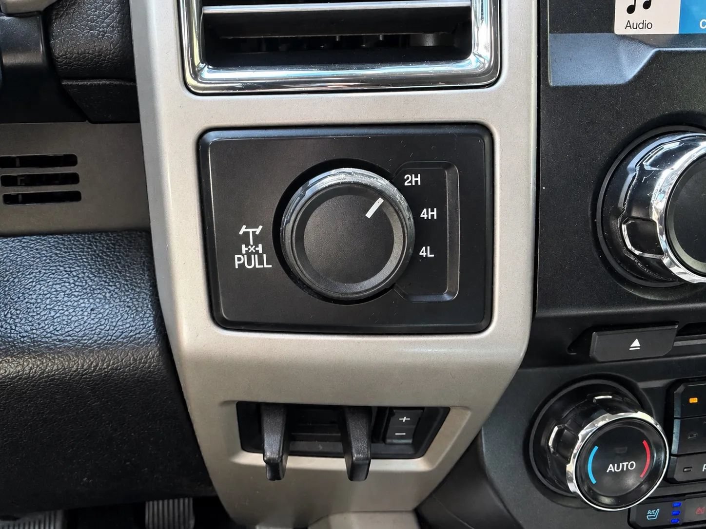 Used 2017 Ford F250 Lariat w/ Lariat Value Package AWD/4WD image 16