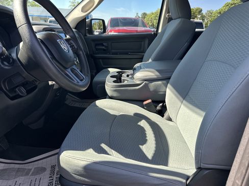 Used 2017 RAM 1500 Express RWD image 10