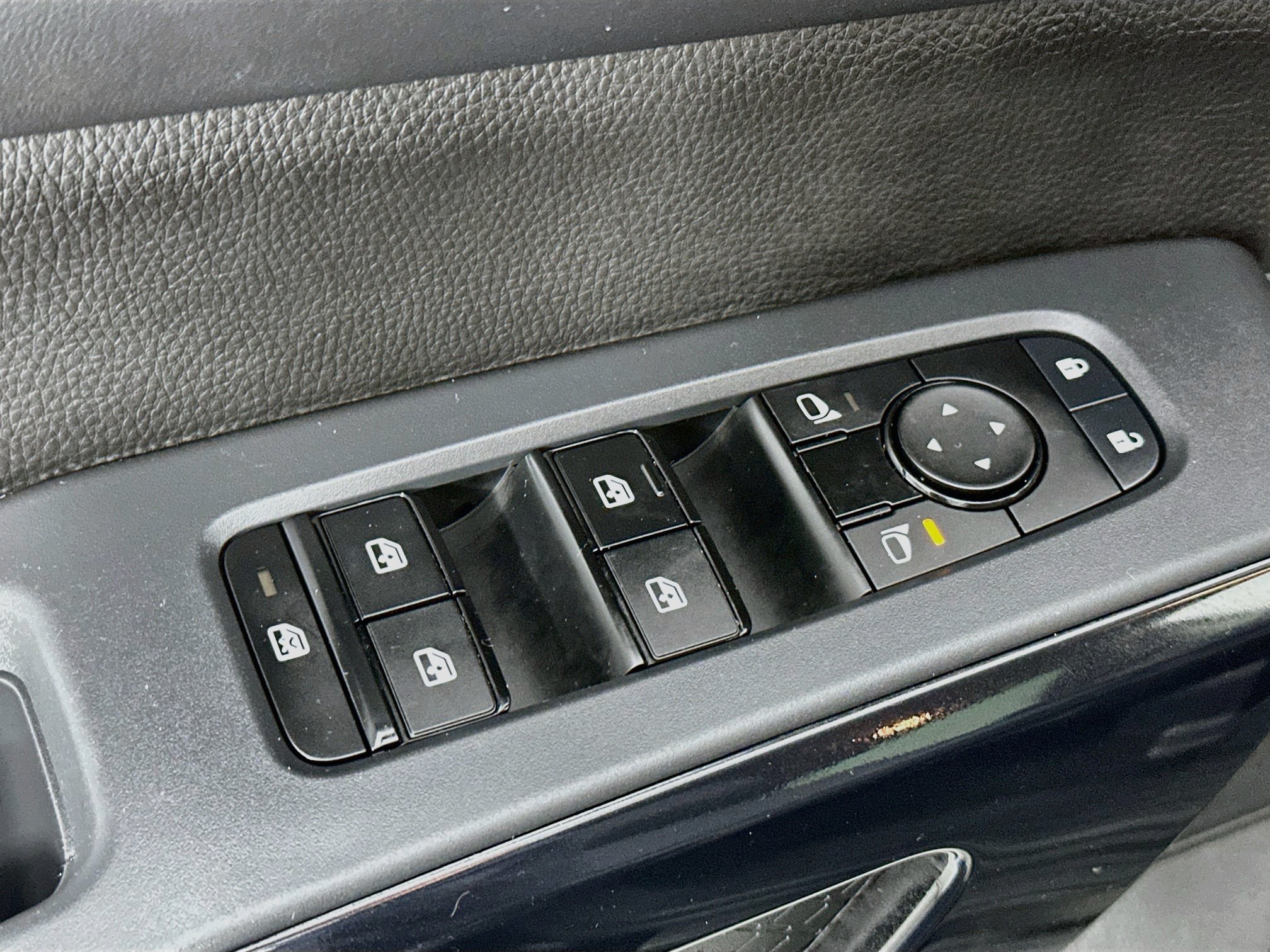 Used 2025 Nissan Pathfinder S FWD image 17