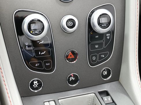 Used 2016 Aston Martin V8 Vantage GT RWD image 38