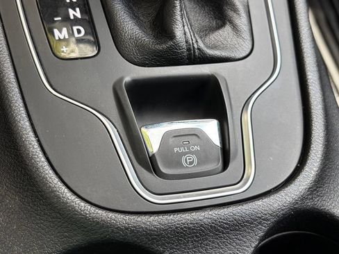 Used 2021 Jeep Cherokee Latitude w/ Mopar Interior Package AWD/4WD image 20