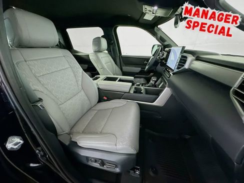 Used 2025 Toyota Tundra Limited AWD/4WD image 27