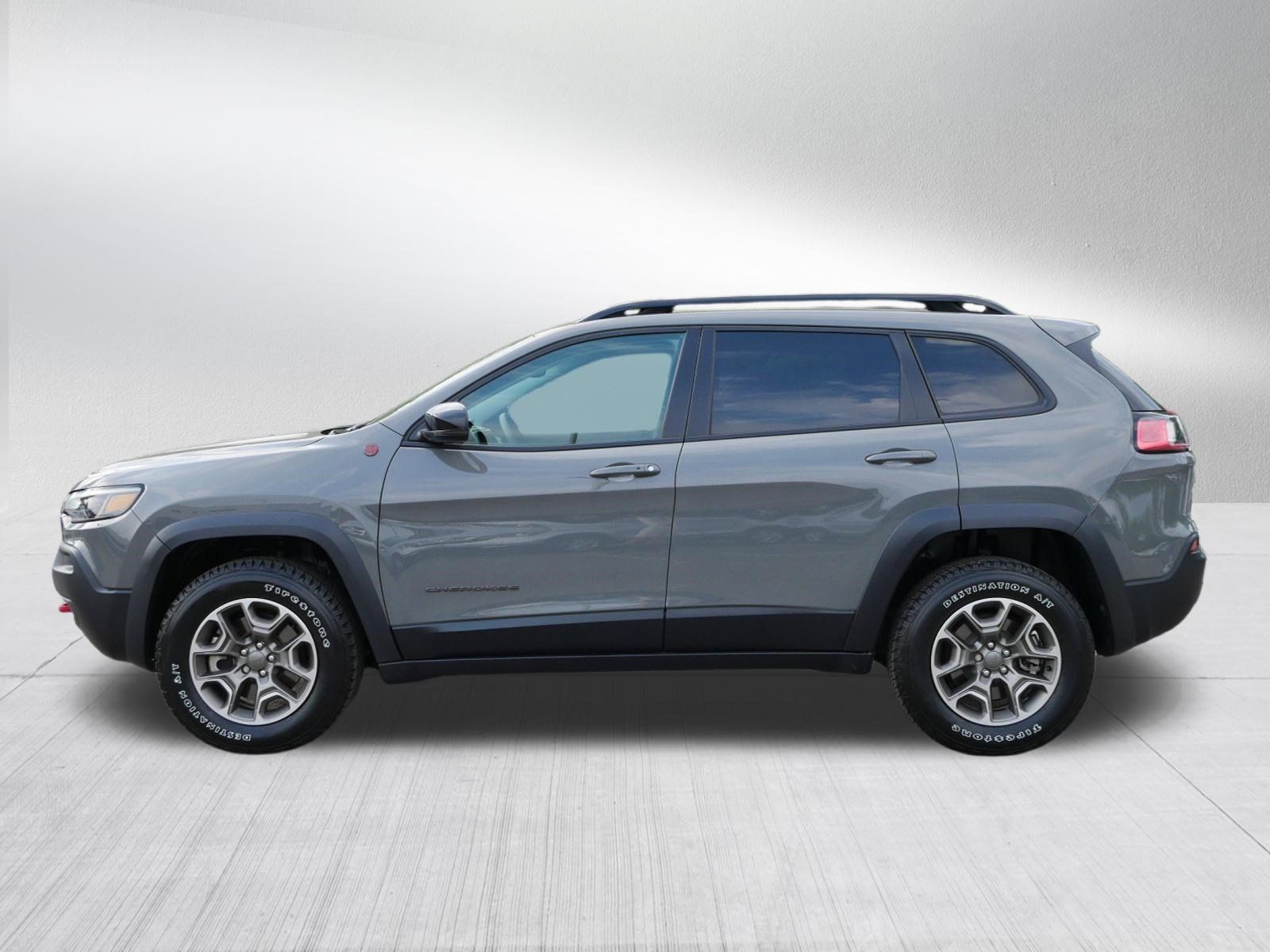 Used 2022 Jeep Cherokee Trailhawk w/ Premium Leather Package AWD/4WD image 4