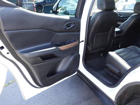 Used 2019 GMC Acadia Denali w/ Technology Package FWD image 23