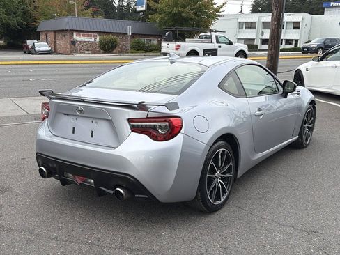 Used 2020 Toyota 86 RWD image 6