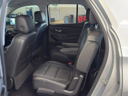 Used 2020 Chevrolet Traverse LT FWD image 4