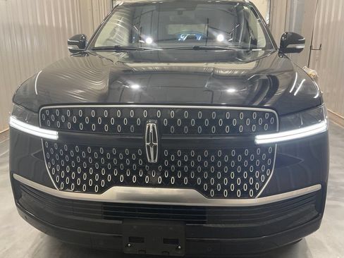 Used 2025 Lincoln Navigator Reserve AWD/4WD image 5