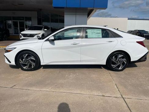 New 2025 Hyundai Elantra Limited image 9