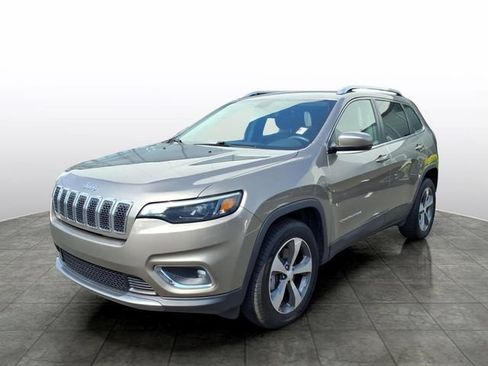 Used 2019 Jeep Cherokee Limited w/ Luxury Group AWD/4WD image 3