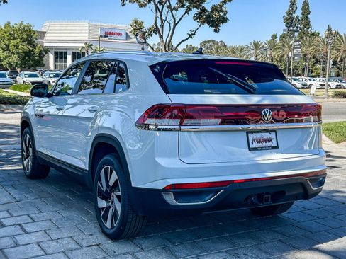Used 2024 Volkswagen Atlas Cross Sport SE FWD image 8