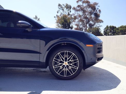 Certified 2024 Porsche Cayenne Coupe AWD/4WD image 11