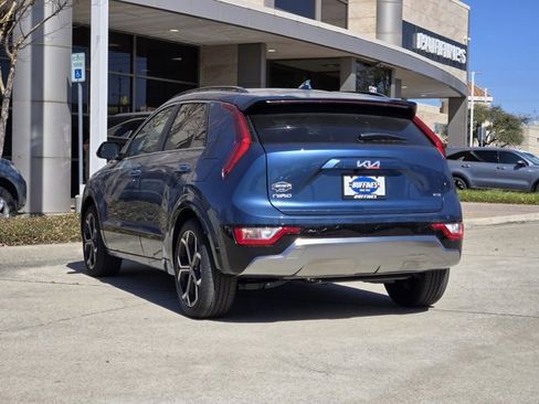 New 2025 Kia Niro EX Touring image 3