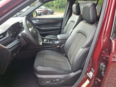 New 2025 Jeep Grand Cherokee Altitude image 7