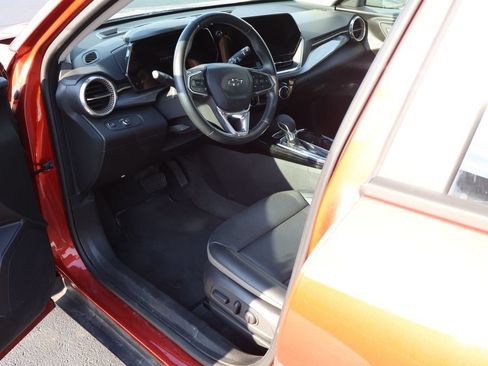Used 2024 Chevrolet Trax ACTIV w/ Sunroof Package FWD image 8