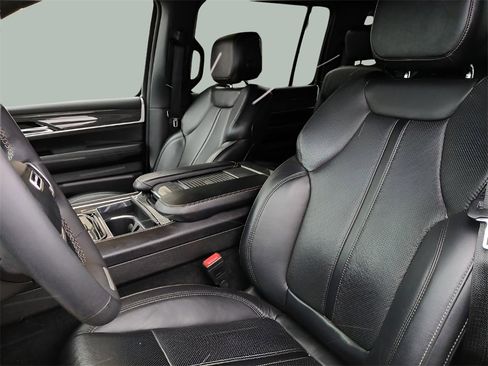 Used 2022 Jeep Wagoneer Series II w/ Premium Group I image 23