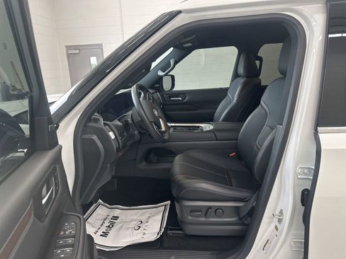 Used 2025 Nissan Armada SL w/ Captain's Chari Seat Package AWD/4WD image 9